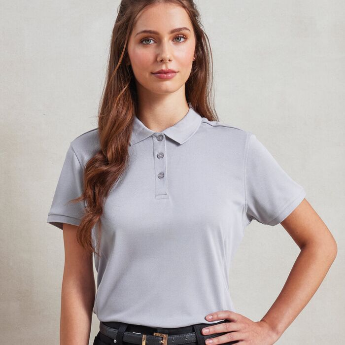 Women’s performance chino shorts Thumbnail